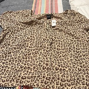 Gap top NWT XL
